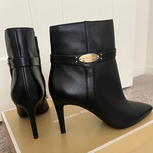 Michael Kors - Black ankle boots - Size 7